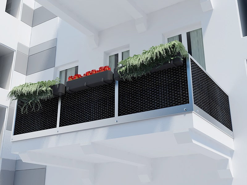 Polyrattan-Sichtschutz auf dem Balkon 